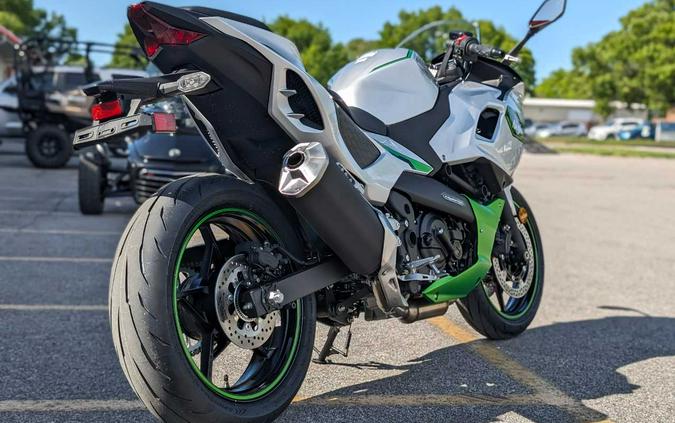 2024 Kawasaki Ninja® 7 Hybrid ABS