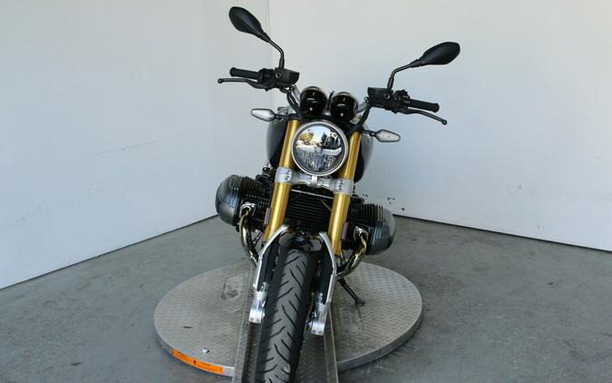 2026 BMW Motorrad R 12 nineT Imperial Blue Metallic