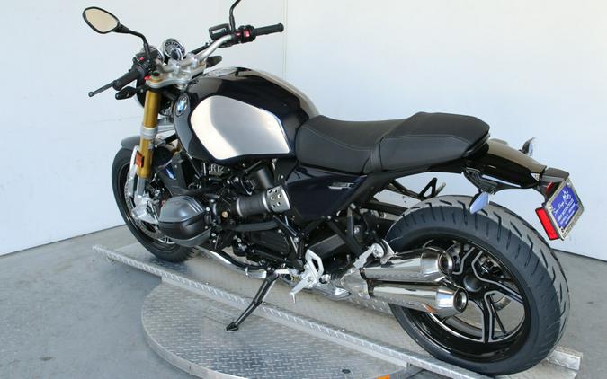 2026 BMW Motorrad R 12 nineT Imperial Blue Metallic