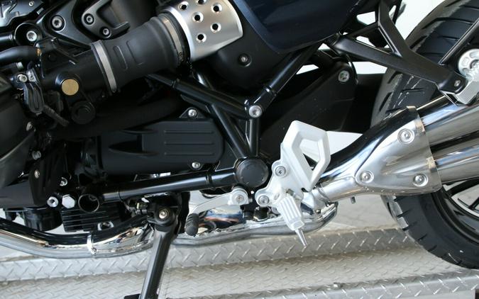 2026 BMW Motorrad R 12 nineT Imperial Blue Metallic