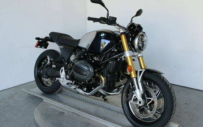 2026 BMW Motorrad R 12 nineT Imperial Blue Metallic