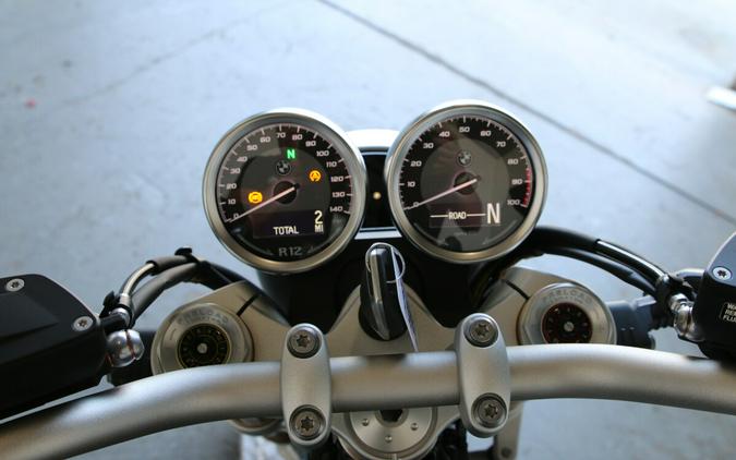 2026 BMW Motorrad R 12 nineT Imperial Blue Metallic