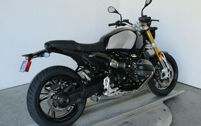 2026 BMW Motorrad R 12 nineT Imperial Blue Metallic