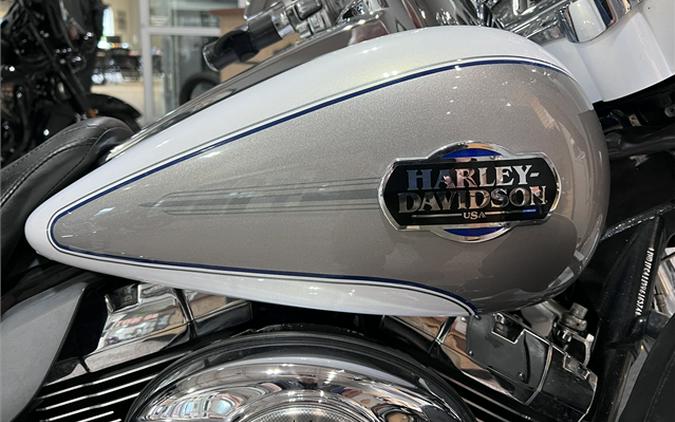 2009 Harley-Davidson Ultra Classic Electra Glide FLHTCU 81,624 Miles White Gold Pearl / Pewter Pearl