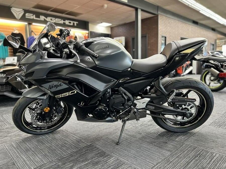 2024 Kawasaki Ninja® 650 Metallic Matte Dark Gray/Metallic Spark Black