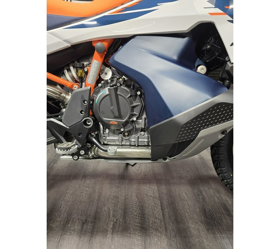 2026 KTM Adventure 890 R