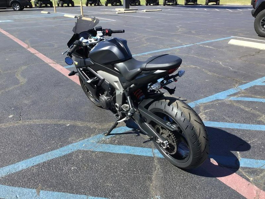 2025 Triumph Daytona 660 Satin Granite/Satin Black