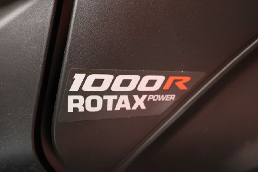 2026 Can-Am Outlander MAX 6x6 Backcountry 1000R