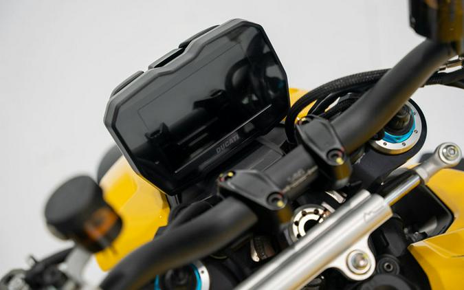 2023 Ducati Streetfighter V4S Yellow