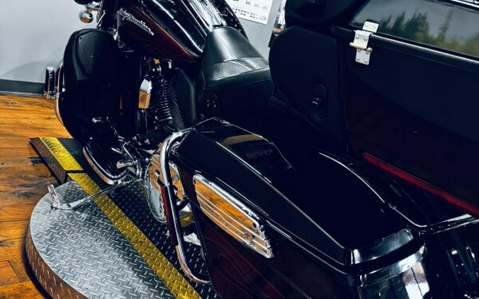 2011 Harley-Davidson® CVO™ Ultra Classic® Electra Glide® BLK EBR/RIO RED