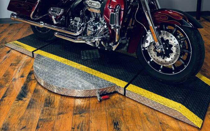 2011 Harley-Davidson® CVO™ Ultra Classic® Electra Glide® BLK EBR/RIO RED