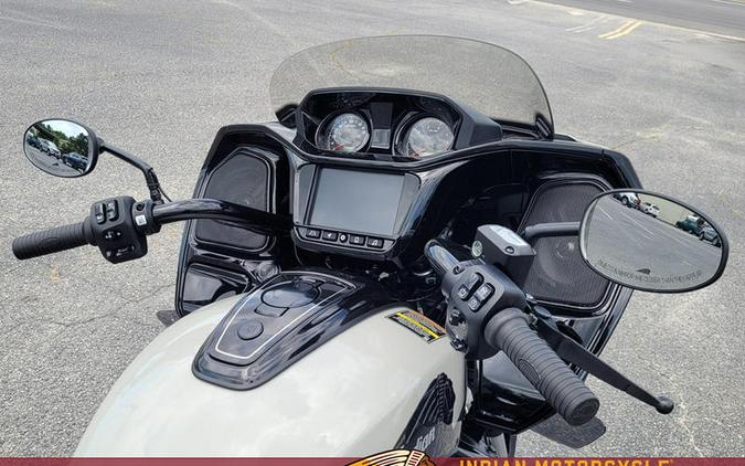 2026 Indian Motorcycle® Challenger® Dark Horse® 112 w/PowerBand Audio Chalk with Black Metallic