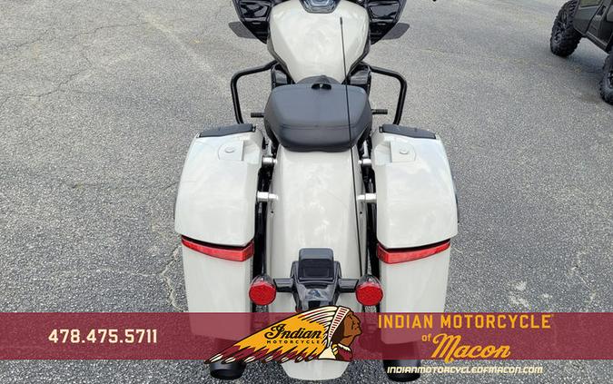 2026 Indian Motorcycle® Challenger® Dark Horse® 112 w/PowerBand Audio Chalk with Black Metallic