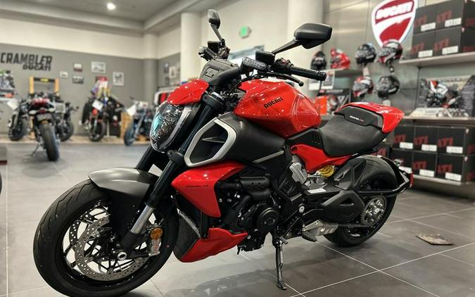 2024 Ducati Diavel V4 Red