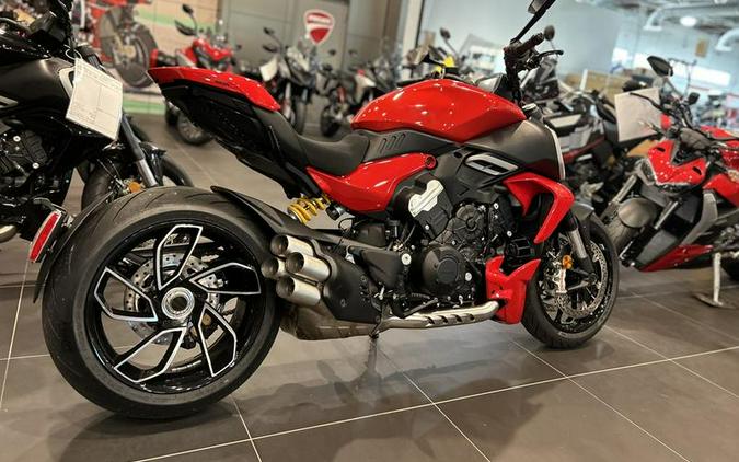 2024 Ducati Diavel V4 Red