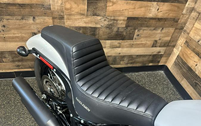 2021 Harley-Davidson® Street Bob® 114 Stone Washed White Pearl FXBBS