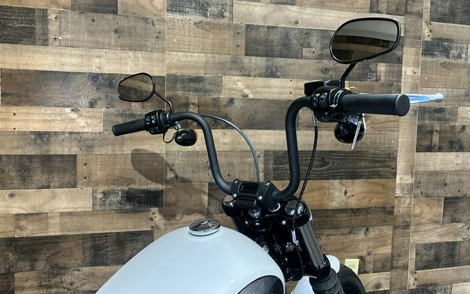 2021 Harley-Davidson® Street Bob® 114 Stone Washed White Pearl FXBBS