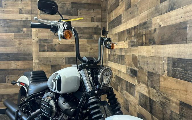 2021 Harley-Davidson® Street Bob® 114 Stone Washed White Pearl FXBBS