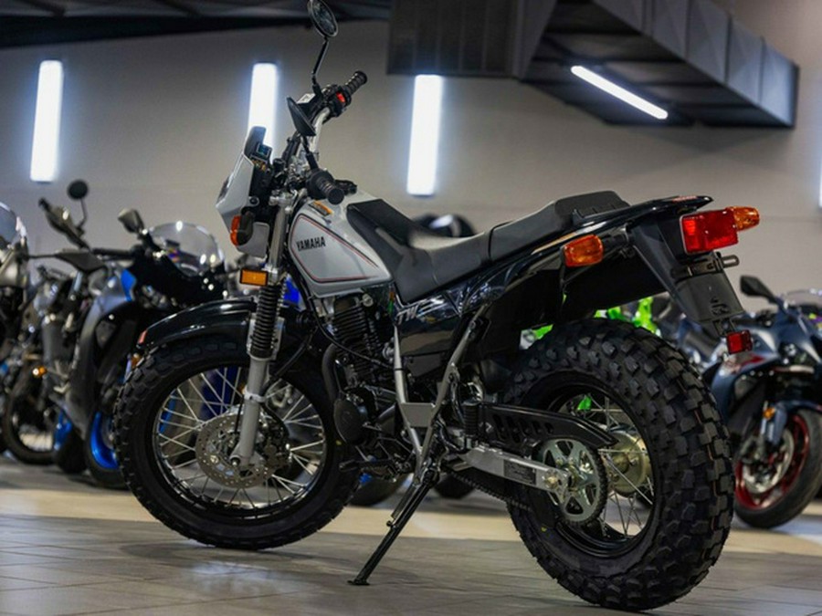 2027 Yamaha TW 200
