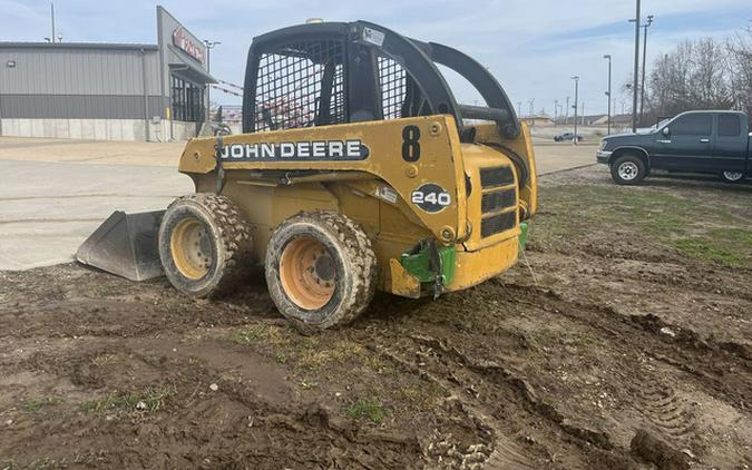 2002 John Deere 240