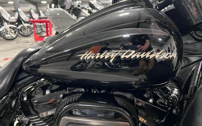 2017 Harley-Davidson CVO Street Glide FLHXSE 14,759 Miles Dark Slate Candy and Arctic Black