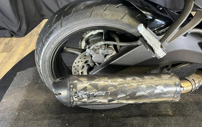 2013 Yamaha Motor Corp., USA FZ8