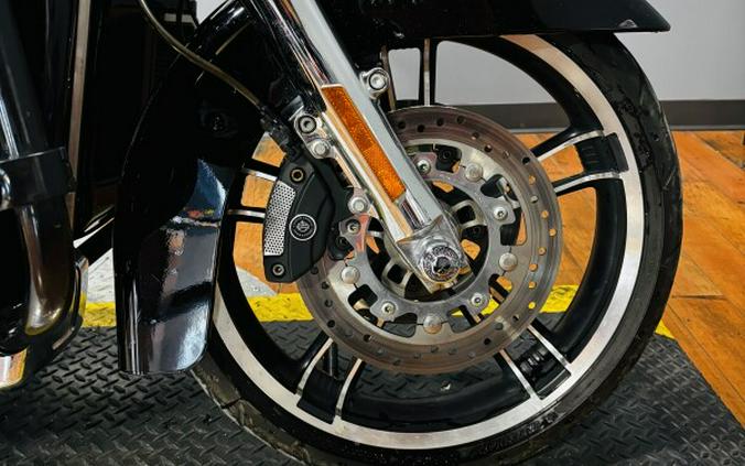 2015 Harley-Davidson® CVO™ Street Glide® CRB CRY/PTM FLM W/PINSTRIPE