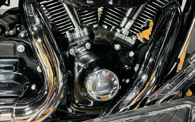 2015 Harley-Davidson® CVO™ Street Glide® CRB CRY/PTM FLM W/PINSTRIPE