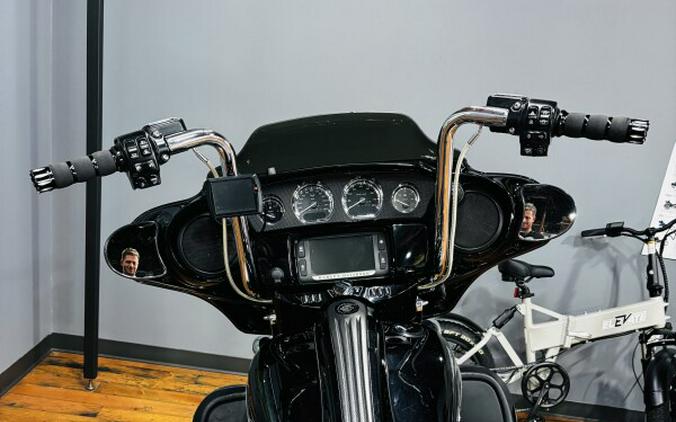 2015 Harley-Davidson® CVO™ Street Glide® CRB CRY/PTM FLM W/PINSTRIPE