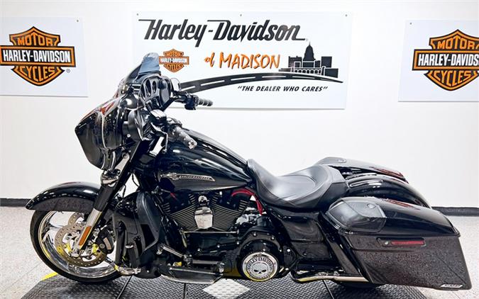 2015 Harley-Davidson CVO Street Glide FLHXSE 33,841 Miles Starfire Black & gold dust flames