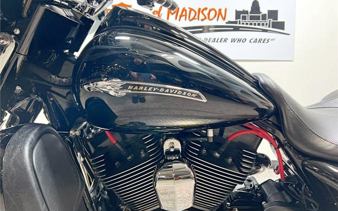 2015 Harley-Davidson CVO Street Glide FLHXSE 33,841 Miles Starfire Black & gold dust flames