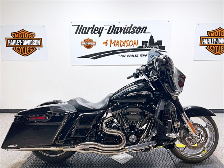 2015 Harley-Davidson CVO Street Glide FLHXSE 33,841 Miles Starfire Black & gold dust flames