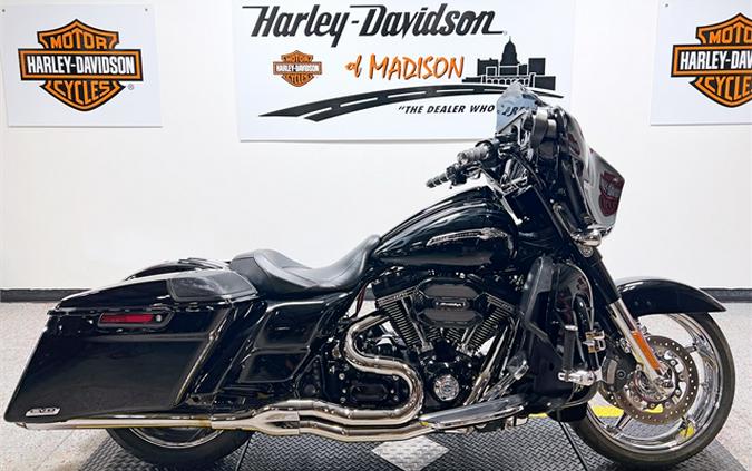 2015 Harley-Davidson CVO Street Glide FLHXSE 33,841 Miles Starfire Black & gold dust flames