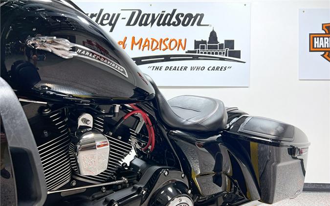 2015 Harley-Davidson CVO Street Glide FLHXSE 33,841 Miles Starfire Black & gold dust flames