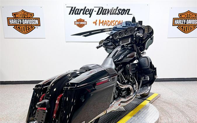 2015 Harley-Davidson CVO Street Glide FLHXSE 33,841 Miles Starfire Black & gold dust flames