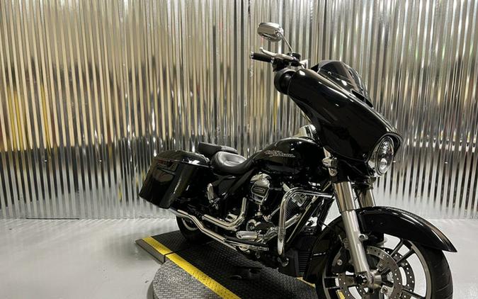 2017 Harley-Davidson FLHXS - Street Glide Special