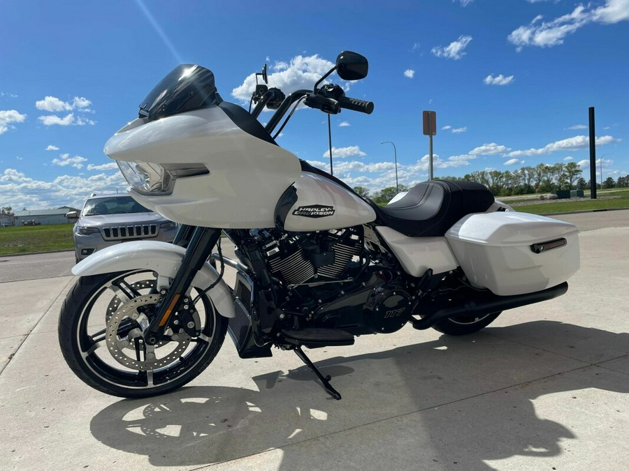 FLTRX 2024 Road Glide™