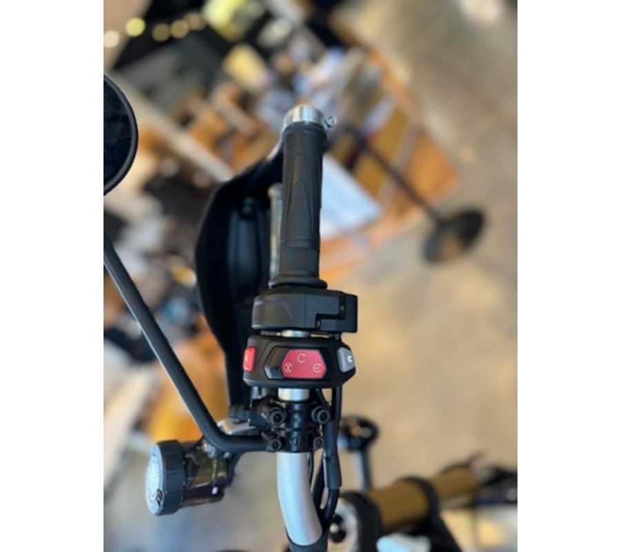 2025 Triumph Scrambler 1200 XE