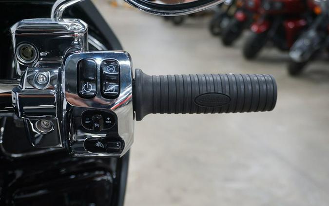 2022 Indian Pursuit Limited With Premium Package Black Metalli