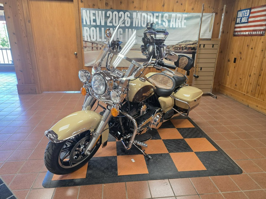 2014 Harley-Davidson Road King®