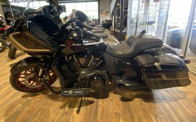 2024 Indian Motorcycle® Challenger® Elite Charcoal Candy/Black Candy