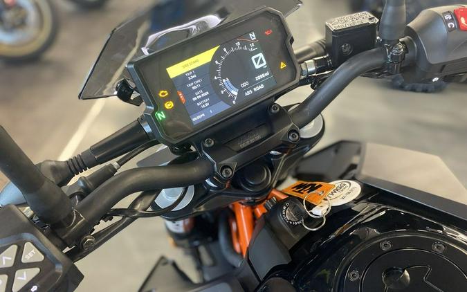 2023 KTM Duke 390