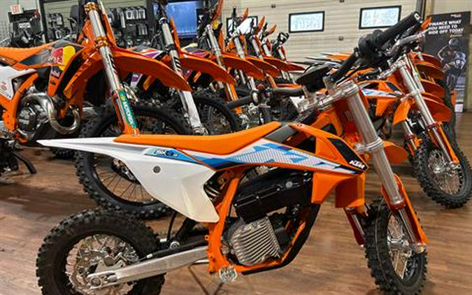 2023 KTM SX-E 3 First Look [Just In Time For Christmas]