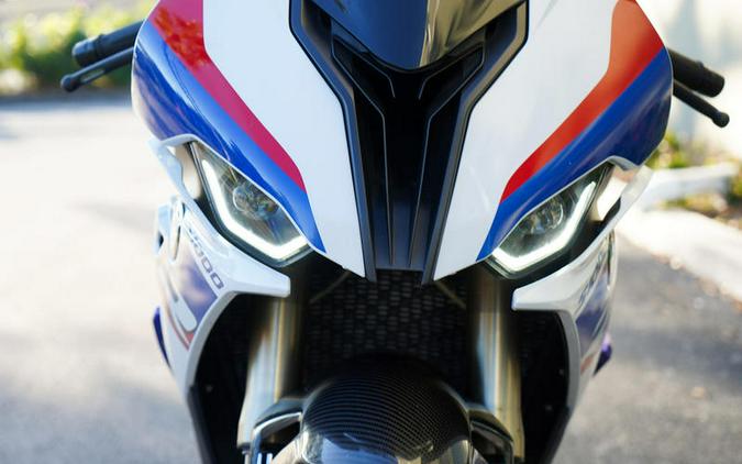 2022 BMW S 1000 RR Light White / Racing Blue / Racing Red