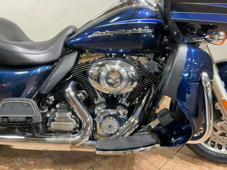 2013 Harley-Davidson Road Glide Ultra Big Blue Pearl FLTRU