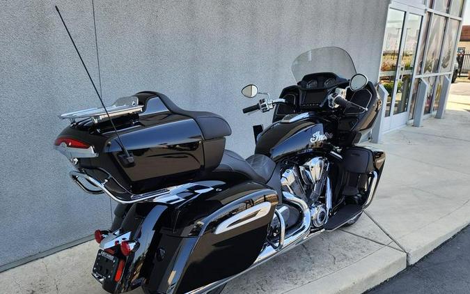 2023 Indian Motorcycle® Pursuit Limited with Premium Package Black Metallic