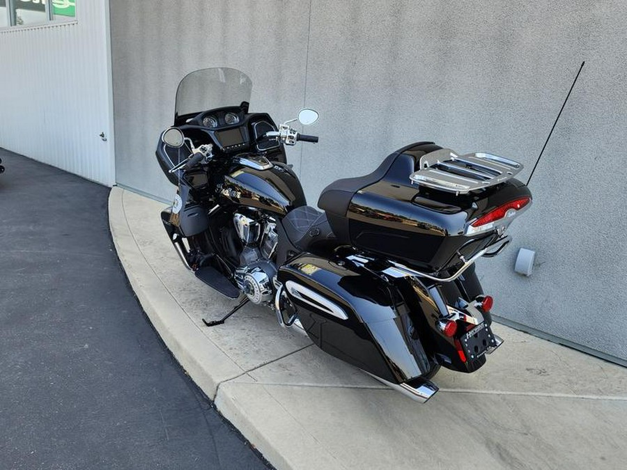 2023 Indian Motorcycle® Pursuit Limited with Premium Package Black Metallic