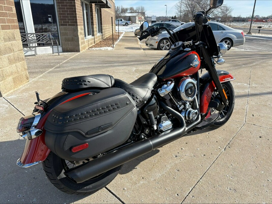 2025 Harley-Davidson® Heritage Classic Whiskey Fire / Vivid Black w/Laced Wheels