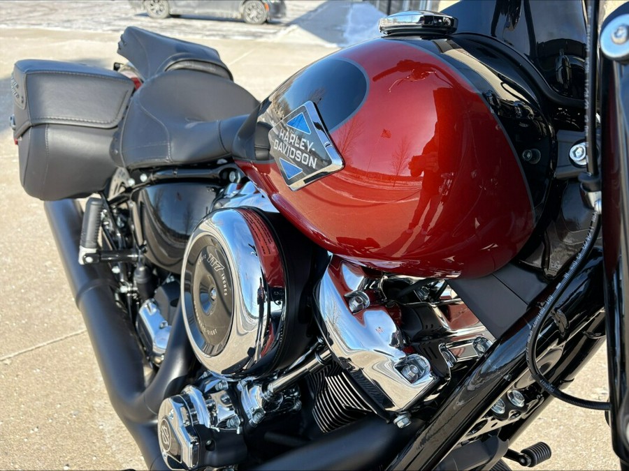 2025 Harley-Davidson® Heritage Classic Whiskey Fire / Vivid Black w/Laced Wheels