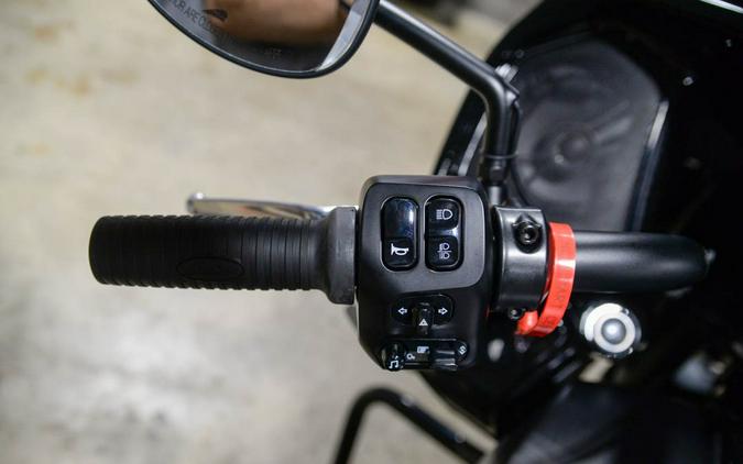 2025 Indian Motorcycle Challenger® Dark Horse® with PowerBand Audio Package